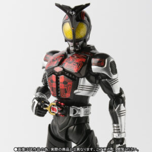 S.H.Figuarts 真骨彫製法 仮面ライダーダークカブト
